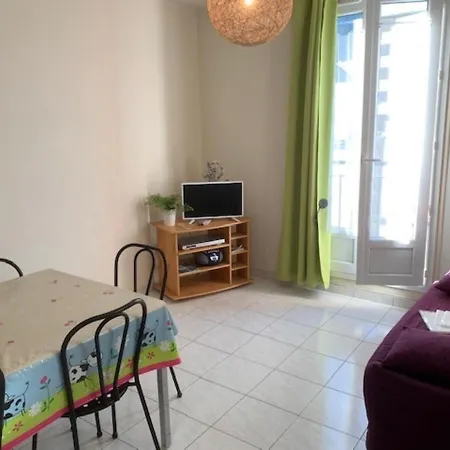 F2 Au Mont-dore, Centre, Prox. Commodites, Wifi Illimite, 37m², Cuisine Equipee, 4 Pers., Non Fumeur - Fr-1-415-129 * Le Mont-Dore